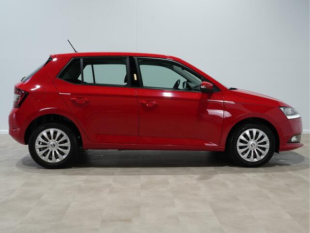 Skoda FABIA 1.0 TSI Ambition Navigatie Stoelverwarming Cruise Carplay Pdc Android 201