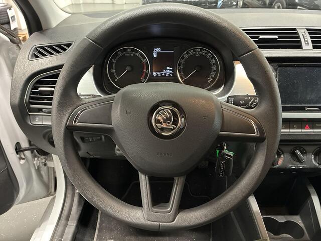Skoda FABIA Combi 1.0 TSI 95pk Ambition · Stoelverwarming · Airco · Cruise Control · Trekhaak · Apple/Android Car Play · 15'' Inch ·