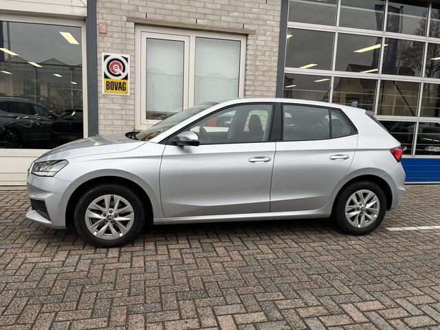 Skoda FABIA 1.0 TSI Ambition / AUTOMAAT/ GARANTIE TM 07-2027/ SMARTLINK/ PARKEER SENSOREN/ CRUISE CONTROL/ AIRCO/ DAB/ START-STOP SYSTEEM/ LANE-ASSIST/ ISOFIX/ 15'' LMV