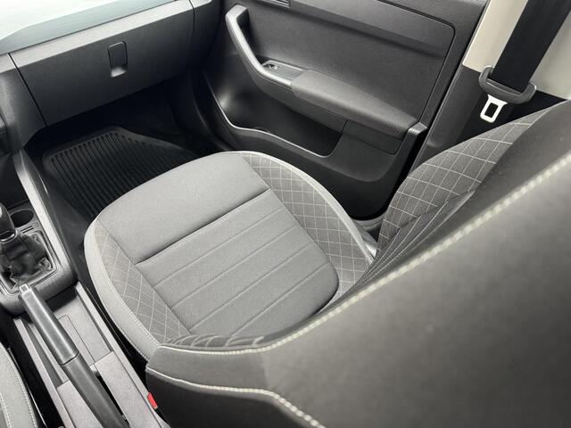 Skoda FABIA Combi 1.0 TSI Ambition / Lichtmetalen Velgen / Achteruitrijcamera met Parkeersensoren / Cruise Control / All Season banden / Trekhaak (1000 kg trekgewicht)/