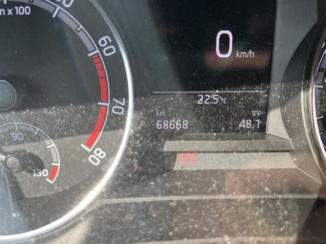 Skoda FABIA 1.0 TSI Sport business / KEYLESS/ SMARTLINK/ CRUISE CONTROL/ PARKEER SENSOREN/ DAB/ NAVI/ CLIMA/ 15'' LMV