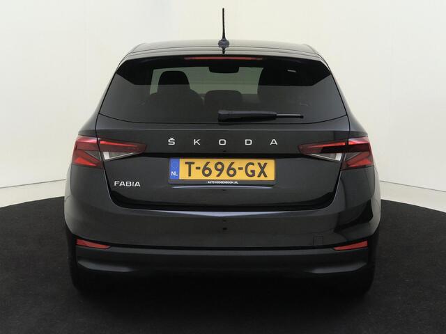 Skoda FABIA 1.0 TSI Ambition | Parkeersensoren | Adaptieve cruise control | CarPlay | Airco | Elektrisch inklapbare buitenspiegels |