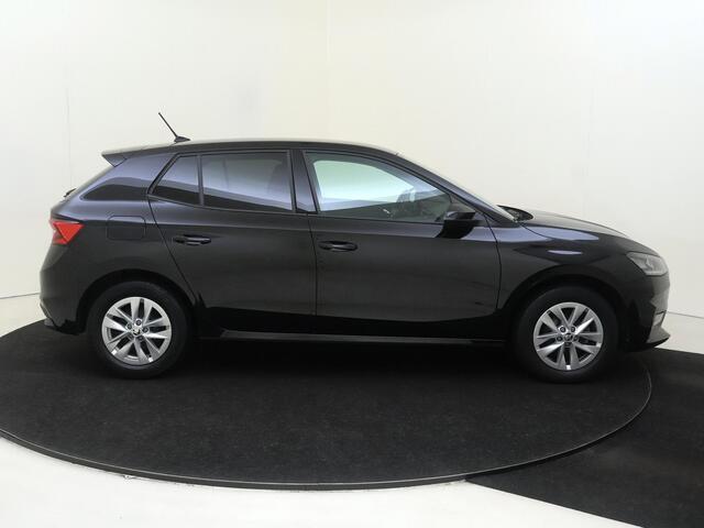 Skoda FABIA 1.0 TSI Ambition | Parkeersensoren | Adaptieve cruise control | CarPlay | Airco | Elektrisch inklapbare buitenspiegels |