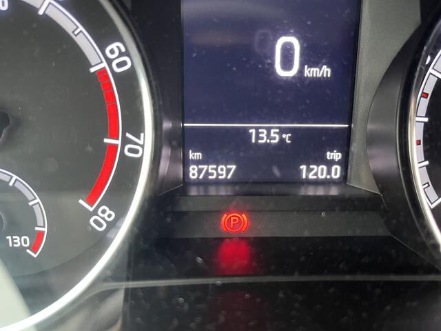 Skoda FABIA Combi 1.0 TSI Business Edition PARKEER SENSOREN V+A/ TREKHAAK/ SMARTLINK/ CRUISE CONTROL/ STOELVERWARMING/ DAB/ NAVI/ AIRCO/ 16'' LMV