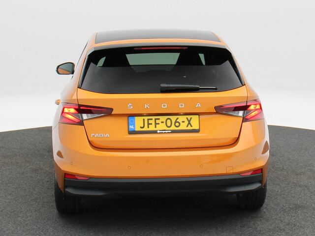 Skoda FABIA 1.0 TSi 110 Pk Automaat | Panorama dak | Parkeersensoren | Cruise Control | Stuur/Stoel Verwarming | CarPlay | 15 Inch | 65.474 Km !!