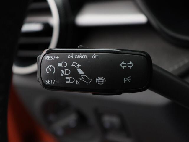 Skoda FABIA 1.0 TSi 110 Pk Automaat | Panorama dak | Parkeersensoren | Cruise Control | Stuur/Stoel Verwarming | CarPlay | 15 Inch | 65.474 Km !!