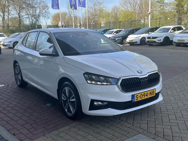 Skoda FABIA 1.0 TSI Ambition / Navigatie / Carplay / Parkeersensoren / Slechts 1838km!