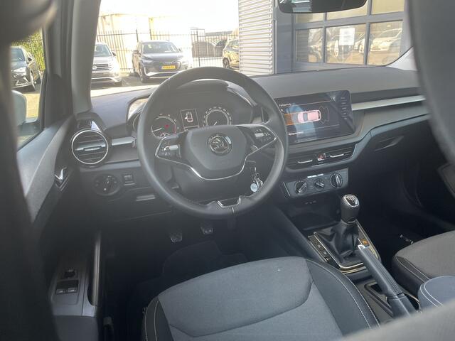 Skoda FABIA 1.0 TSI Ambition / Navigatie / Carplay / Parkeersensoren / Slechts 1838km!