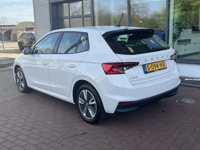 Skoda FABIA 1.0 TSI Ambition / Navigatie / Carplay / Parkeersensoren / Slechts 1838km!