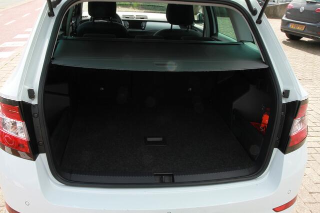 Skoda FABIA Combi 1.0 TSI Ambition NAVIGATIE | AIRCO | Apple CarPlay | Achteruitrijcamera |