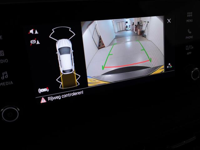 Skoda FABIA 1.0 TSI Business Edition 95 pk | Verlengde garantie | Navigatie via App | Parkeersensoren | Achteruitrijcamera | Stoelverwarming |