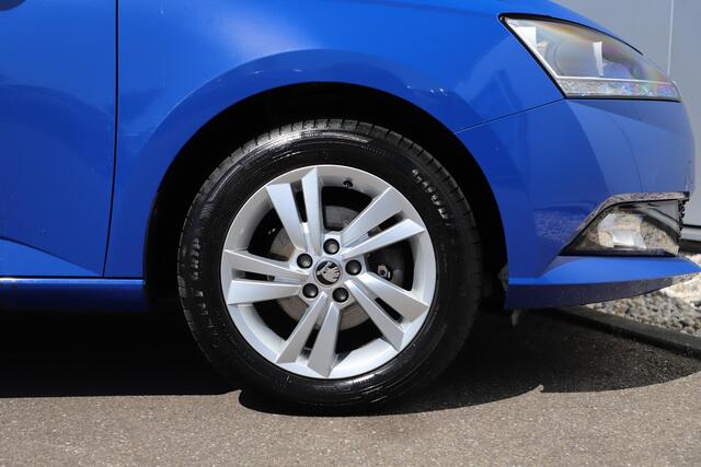 Skoda FABIA Combi 1.0 TSI Ambition 95PK NAP Trekhaak 15 inch LMV Navigatie Carplay Android Airco Cruise Control