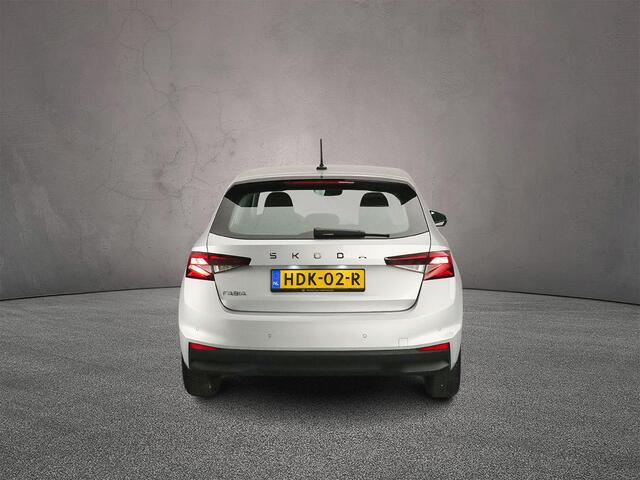 Skoda FABIA Essence 1.0 TSI 95pk Snelheidsbegrenzer, LED koplampen, Parkeersensor achter, App connect, DAB, Radio, Airco, Bluetooth