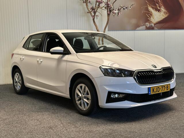 Skoda FABIA 1.0 TSI AMBITION CRUISE CONTROL AIRCO APPLE CARPLAY/ANDROID BLUETOOTH TELEFOON RIJSTROOKSENSOREN 15" LICHTMETALEN VELGEN PDC ZEER MOOI !!