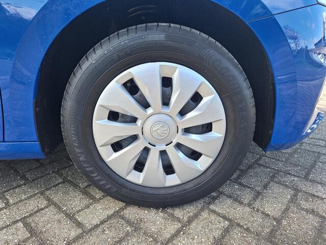 Skoda FABIA 1.0 TSI Ambition LED verlichting / Cruise control / Parkeersensoren / App-connect /