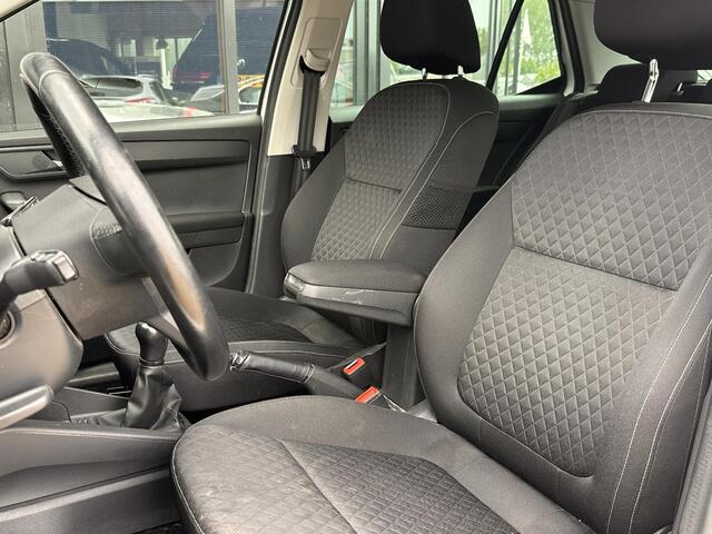 Skoda FABIA 1.2 TSI Drive 90PK | 1e Eigenaar | NL AUTO | Trekhaak | Parkeersensoren | APK tot 20-05-2027 | DAB+ | Climate Control | Cruise Control | Privacy Glass | Navigatie | 2 Sleutels |