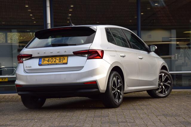Skoda FABIA 1.0 TSI 96PK Ambition | Rijklaar incl. BOVAG Garantie | Org. NL | 16'' Velgen | All Season Banden | Navigatie | LED Koplampen | PDC Achter | AppleCarplay/AndroidAuto | Airco | DAB |