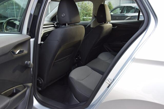 Skoda FABIA 1.0 TSI 96PK Ambition | Rijklaar incl. BOVAG Garantie | Org. NL | 16'' Velgen | All Season Banden | Navigatie | LED Koplampen | PDC Achter | AppleCarplay/AndroidAuto | Airco | DAB |