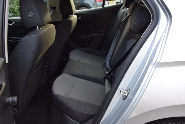 Skoda FABIA 1.0 TSI 96PK Ambition | Rijklaar incl. BOVAG Garantie | Org. NL | 16'' Velgen | All Season Banden | Navigatie | LED Koplampen | PDC Achter | AppleCarplay/AndroidAuto | Airco | DAB |