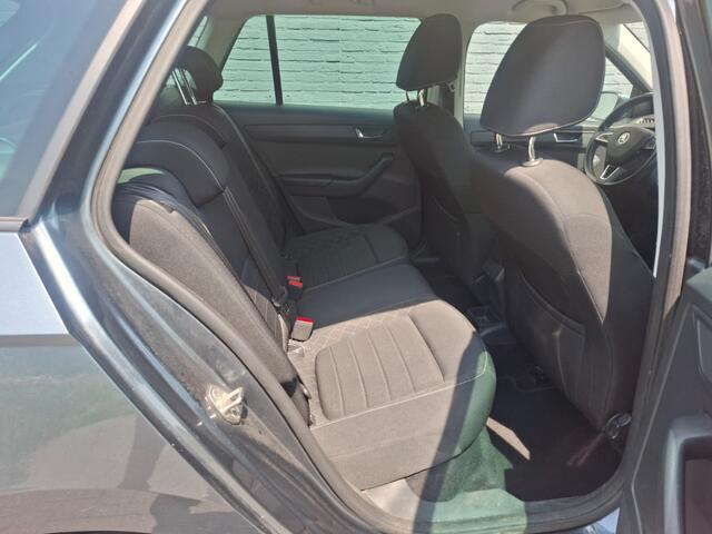 Skoda FABIA Combi 1.2TSI 90PK Navi Ecc Trekhaak Stoelverwarming Pdc Cruise Control Style Business Bluetooth Lmv Isofix Regen-Lichtsensor Origineel Nederlandse Auto 1.000KG Trekgewicht