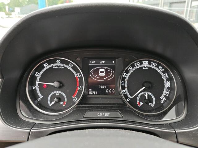 Skoda FABIA Combi 1.0 TSI Style / AUTOMAAT/ PARKEER SENSOREN V+A/ CRUISE/ NAVI/ AIRCO/ 15'' LMV