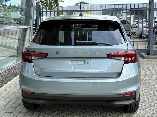 Skoda FABIA Selection 1.0 TSI 95 PK | Parkeersensoren | Apple Carplay/Android Auto | 16" Lichtmetalen Velgen | Getint glas |