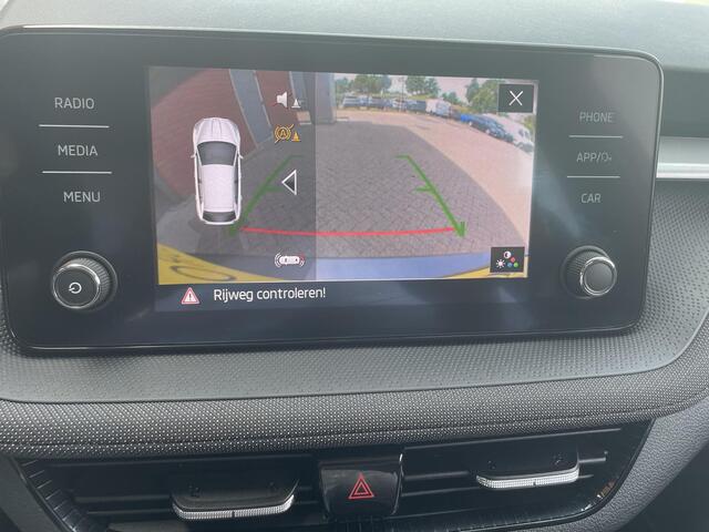 Skoda FABIA 1.0 TSI Automaat Ambition Skoda Fabia 1.0 TSI Ambition Panoramadak Navigatie Carplay PDC Camera Adaptive Cruise Control Stoelverwarming Full LED Climatronic