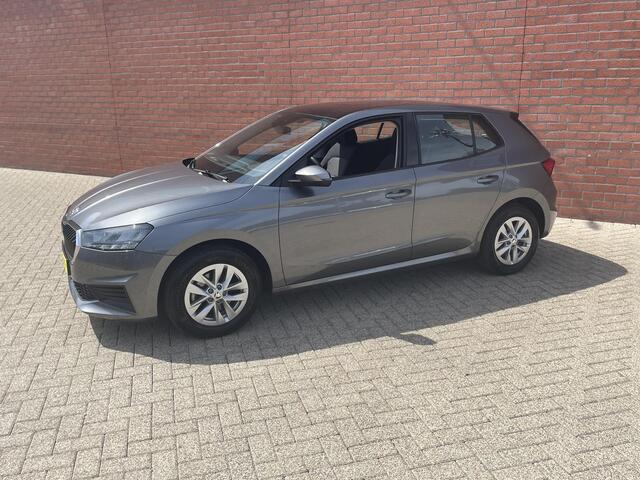 Skoda FABIA 1.0 TSI Automaat Ambition Skoda Fabia 1.0 TSI Ambition Panoramadak Navigatie Carplay PDC Camera Adaptive Cruise Control Stoelverwarming Full LED Climatronic