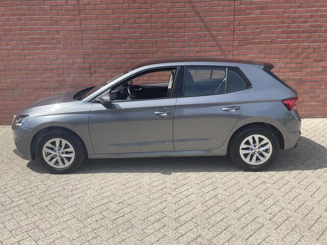 Skoda FABIA 1.0 TSI Automaat Ambition Skoda Fabia 1.0 TSI Ambition Panoramadak Navigatie Carplay PDC Camera Adaptive Cruise Control Stoelverwarming Full LED Climatronic