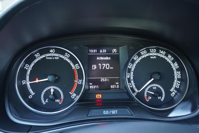 Skoda FABIA Combi 1.0 TSI Bus. Edition Trekhaak | CarPlay | NAP | Airco | Navi