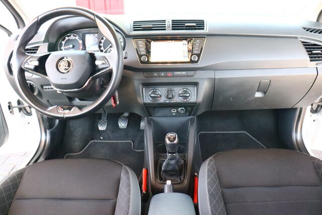 Skoda FABIA Combi 1.0 TSI Ambition O.a: PDC, Airco, Cruise, Navi, Carplay, DAB, Etc. All-in prijs!