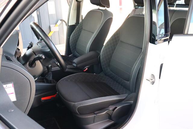 Skoda FABIA Combi 1.0 TSI Ambition O.a: PDC, Airco, Cruise, Navi, Carplay, DAB, Etc. All-in prijs!