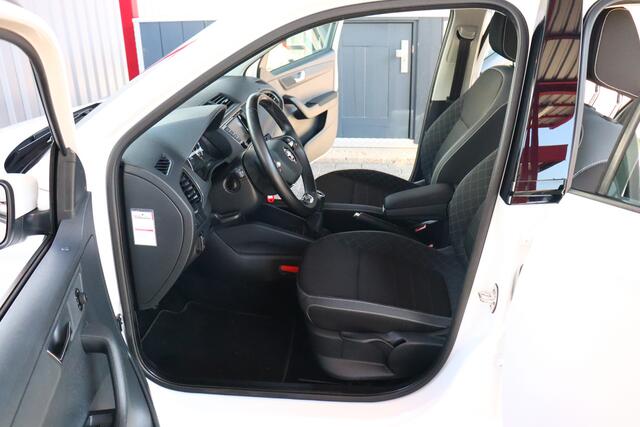 Skoda FABIA Combi 1.0 TSI Ambition O.a: PDC, Airco, Cruise, Navi, Carplay, DAB, Etc. All-in prijs!
