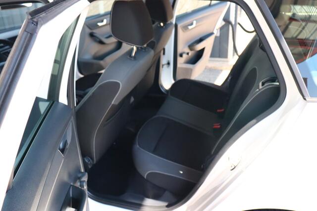 Skoda FABIA Combi 1.0 TSI Ambition O.a: PDC, Airco, Cruise, Navi, Carplay, DAB, Etc. All-in prijs!