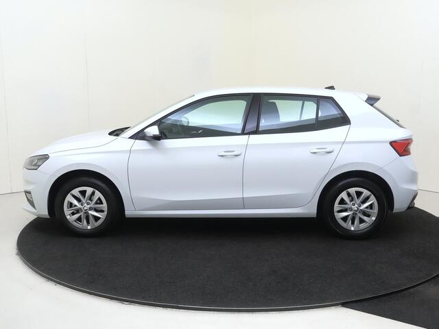 Skoda FABIA 1.0 TSI Ambition | CarPlay | Keyless | Lane- en frontassist | Parkeersensoren achter | DAB radio | Cruise control |