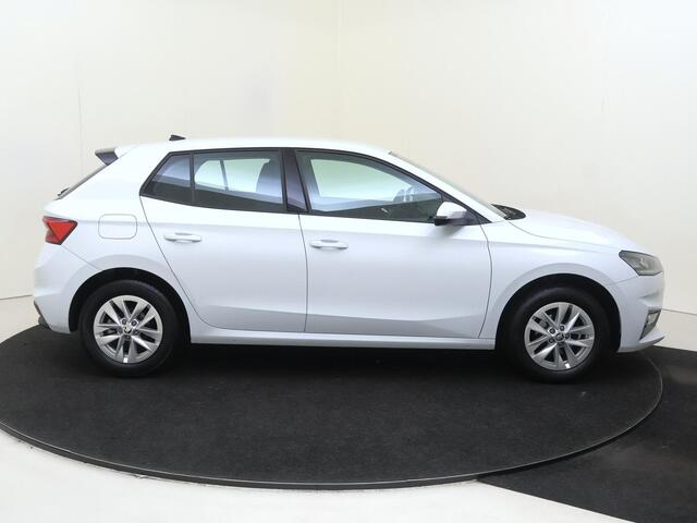 Skoda FABIA 1.0 TSI Ambition | CarPlay | Keyless | Lane- en frontassist | Parkeersensoren achter | DAB radio | Cruise control |