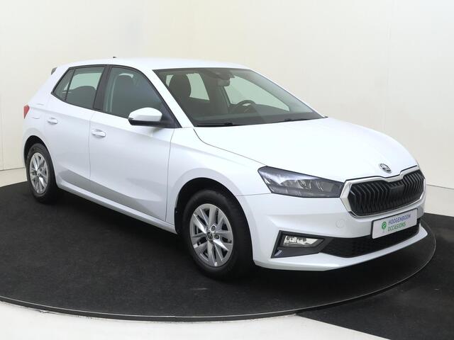 Skoda FABIA 1.0 TSI Ambition | CarPlay | Keyless | Lane- en frontassist | Parkeersensoren achter | DAB radio | Cruise control |