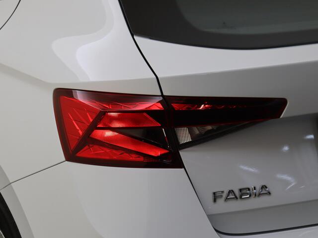 Skoda FABIA 1.0 TSI Ambition | CarPlay | Keyless | Lane- en frontassist | Parkeersensoren achter | DAB radio | Cruise control |