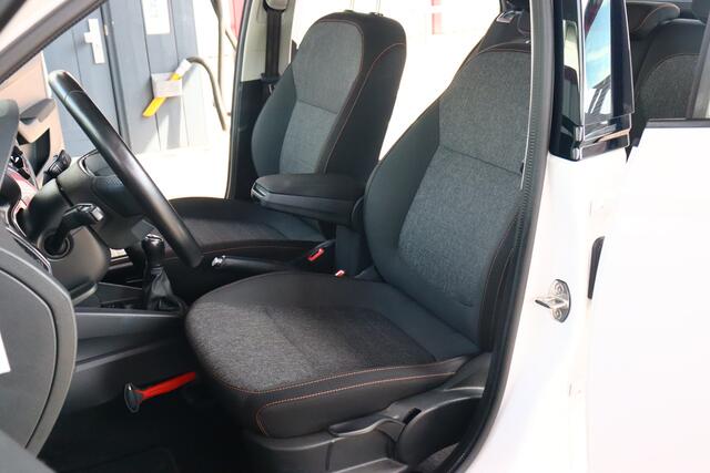 Skoda FABIA Combi 1.0 TSI Business Edition O.a: PDC, Carplay, Cruise, Airco, DAB, Rijklaar, Etc. All-in prijs!