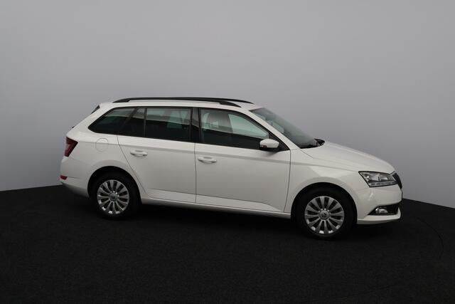 Skoda FABIA Combi 1.0 TSI Ambition /Trekhaak! /Apple + Android /Navi /Airco /Cruise /Elek. pakket /Bluetooth /LED Dagrijverl. /PDC /Mistlampen /Dakrails /Isofix /Armsteun.