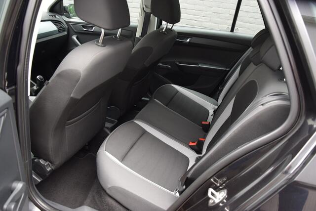 Skoda FABIA Combi 1.0 TSI 96PK Ambition | Org. NL | BOVAG Garantie | Cruise Control | Stoelverwarming | Airco | Parkeersensoren Achter | Bluetooth Telefoonverbinding | 15'' Velgen |