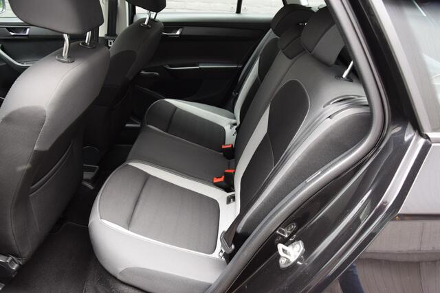 Skoda FABIA Combi 1.0 TSI 96PK Ambition | Org. NL | BOVAG Garantie | Cruise Control | Stoelverwarming | Airco | Parkeersensoren Achter | Bluetooth Telefoonverbinding | 15'' Velgen |