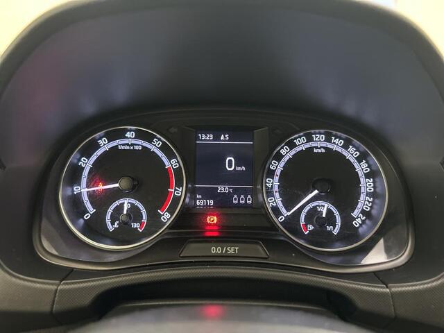 Skoda FABIA Combi 1.0 TSI Ambition / PARKEER SENSOREN/ SMARTLINK/ CRUISE/ NAVI/ DAB/ AIRCO