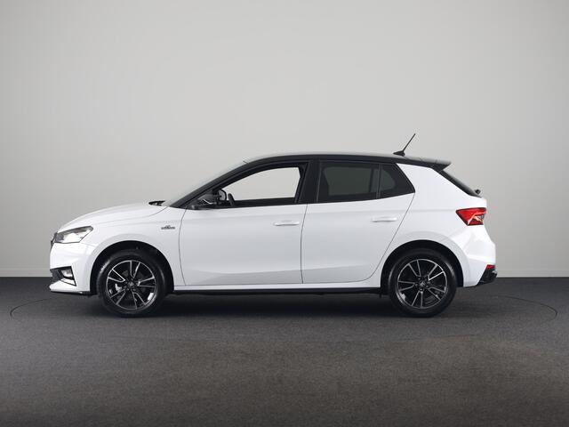 Skoda FABIA Monte Carlo 1.0 TSI 70 kW / 95 PK Hatchback 5 vers | Moon White + Black Magic | Travel Assist Pakket | Hill Start Assist | Verwarmbare Voorstoelen
