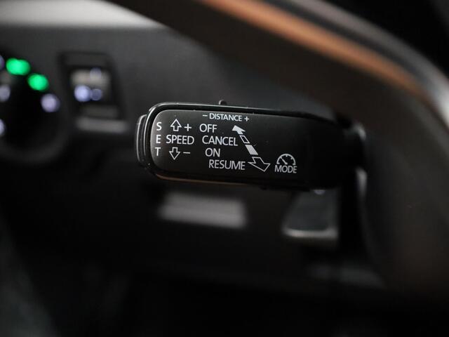 Skoda FABIA Monte Carlo 1.0 TSI 70 kW / 95 PK Hatchback 5 vers | Moon White + Black Magic | Travel Assist Pakket | Hill Start Assist | Verwarmbare Voorstoelen