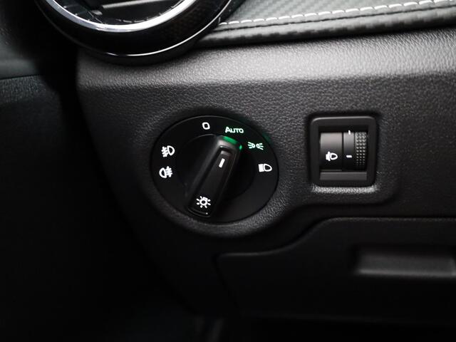 Skoda FABIA 1.0 TSI Monte Carlo | Timiano Green Black Magic | Travel Assist Pakket | Verwarmbare Voorstoelen | Hill Start Assist