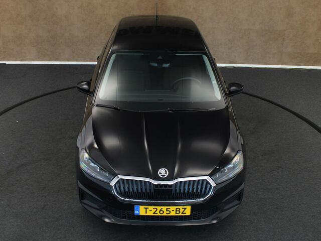 Skoda FABIA 1.0 TSI Ambition - ORIGINEEL NEDERLANDSE AUTO - AIRCO - APPLE CARPLAY/ ANDROID AUTO - PARKEERSENSOREN ACHTER - CRUISE CONTROL - 4 X ELEKTRISCHE RAMEN - BUITENSPIEGELS ELEKTRISCH VERSTELBAAR EN VERWARMBAAR - LAGE KILOMETERSTAND