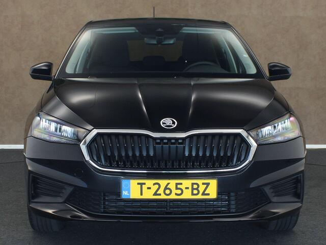 Skoda FABIA 1.0 TSI Ambition - ORIGINEEL NEDERLANDSE AUTO - AIRCO - APPLE CARPLAY/ ANDROID AUTO - PARKEERSENSOREN ACHTER - CRUISE CONTROL - 4 X ELEKTRISCHE RAMEN - BUITENSPIEGELS ELEKTRISCH VERSTELBAAR EN VERWARMBAAR - LAGE KILOMETERSTAND