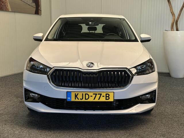 Skoda FABIA 1.0 TSI AMBITION CRUISE CONTROL AIRCO APPLE CARPLAY/ANDROID BLUETOOTH TELEFOON RIJSTROOKSENSOREN 15" LICHTMETALEN VELGEN PDC ZEER MOOI !!