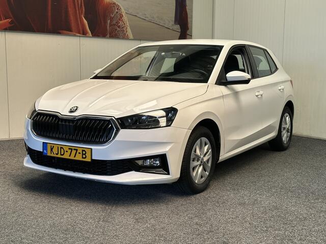 Skoda FABIA 1.0 TSI AMBITION CRUISE CONTROL AIRCO APPLE CARPLAY/ANDROID BLUETOOTH TELEFOON RIJSTROOKSENSOREN 15" LICHTMETALEN VELGEN PDC ZEER MOOI !!